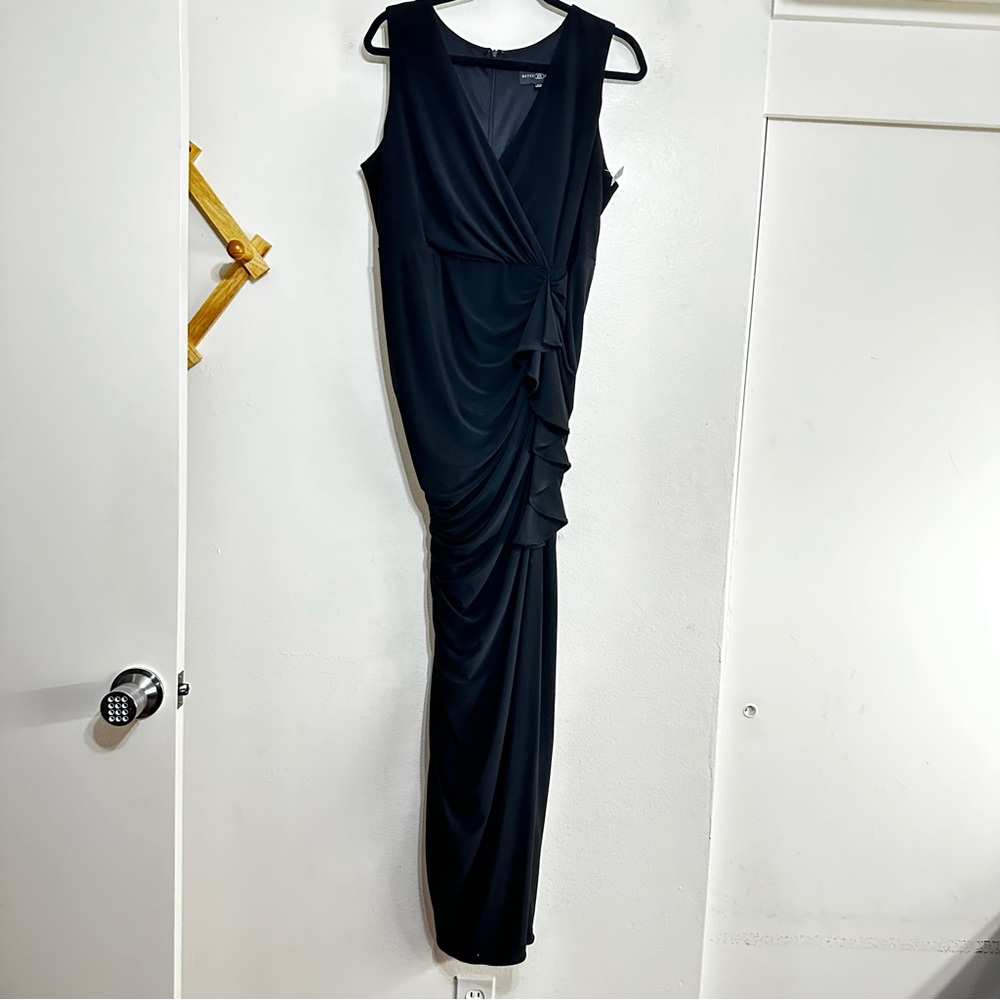 Betsy & Adam Black Ruched Maxi Dress - Picture 6 of 10